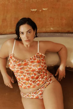 Caraco Sous les lilas