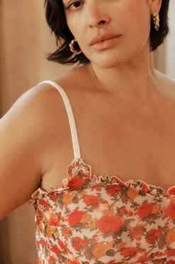 Caraco Sous les lilas