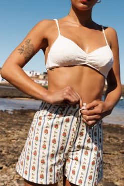 Short Tout juste éveillée